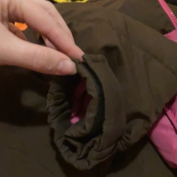 Woman’s puffer jacket. - Picture 9 of 14